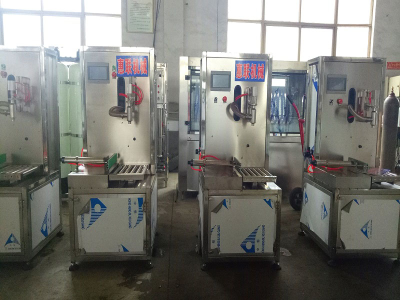 稱重式大劑量灌裝機(jī)